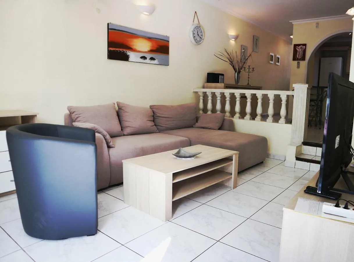 Sunny Villa Holiday Home Адехе