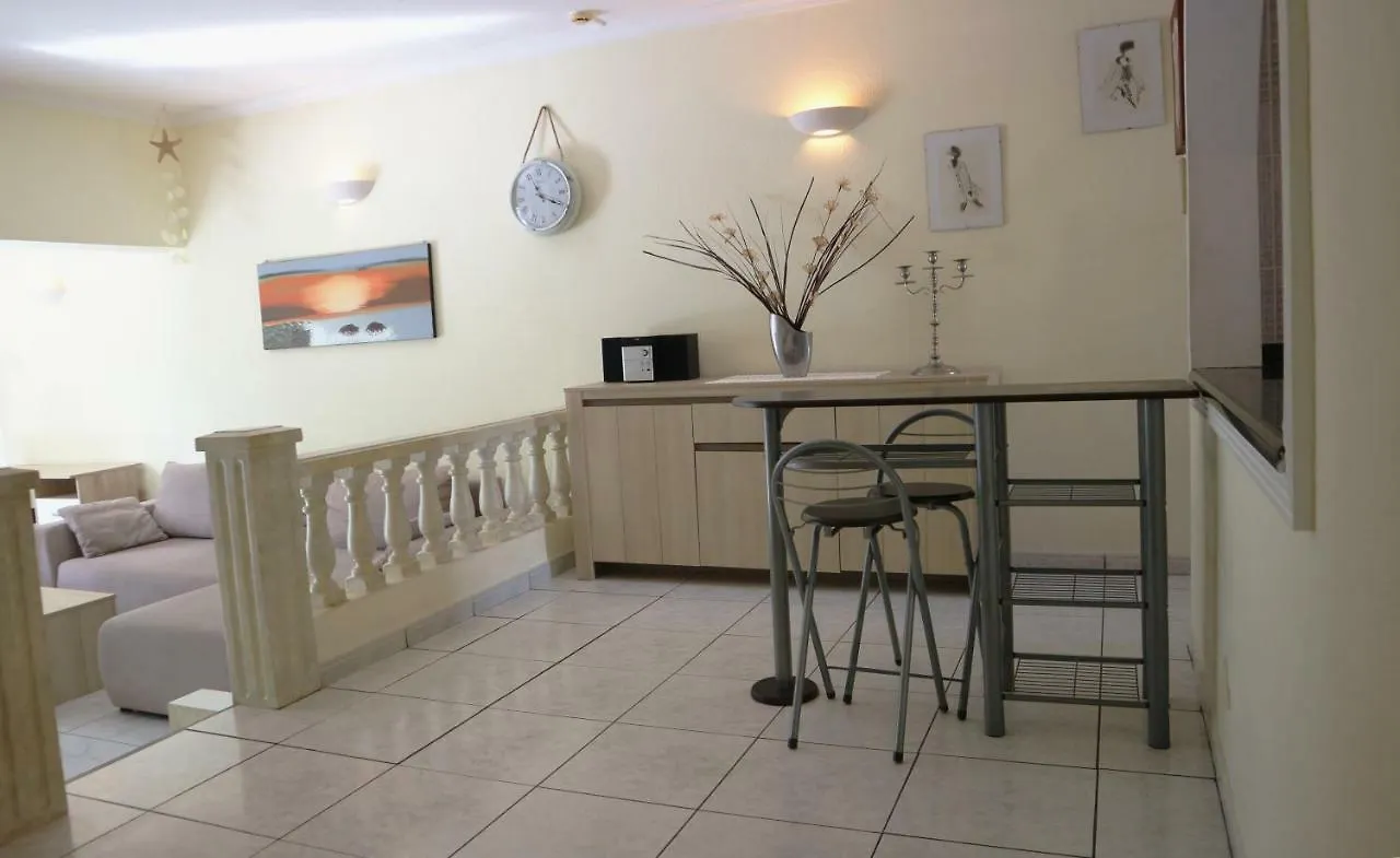 Sunny Villa Holiday Home Адехе