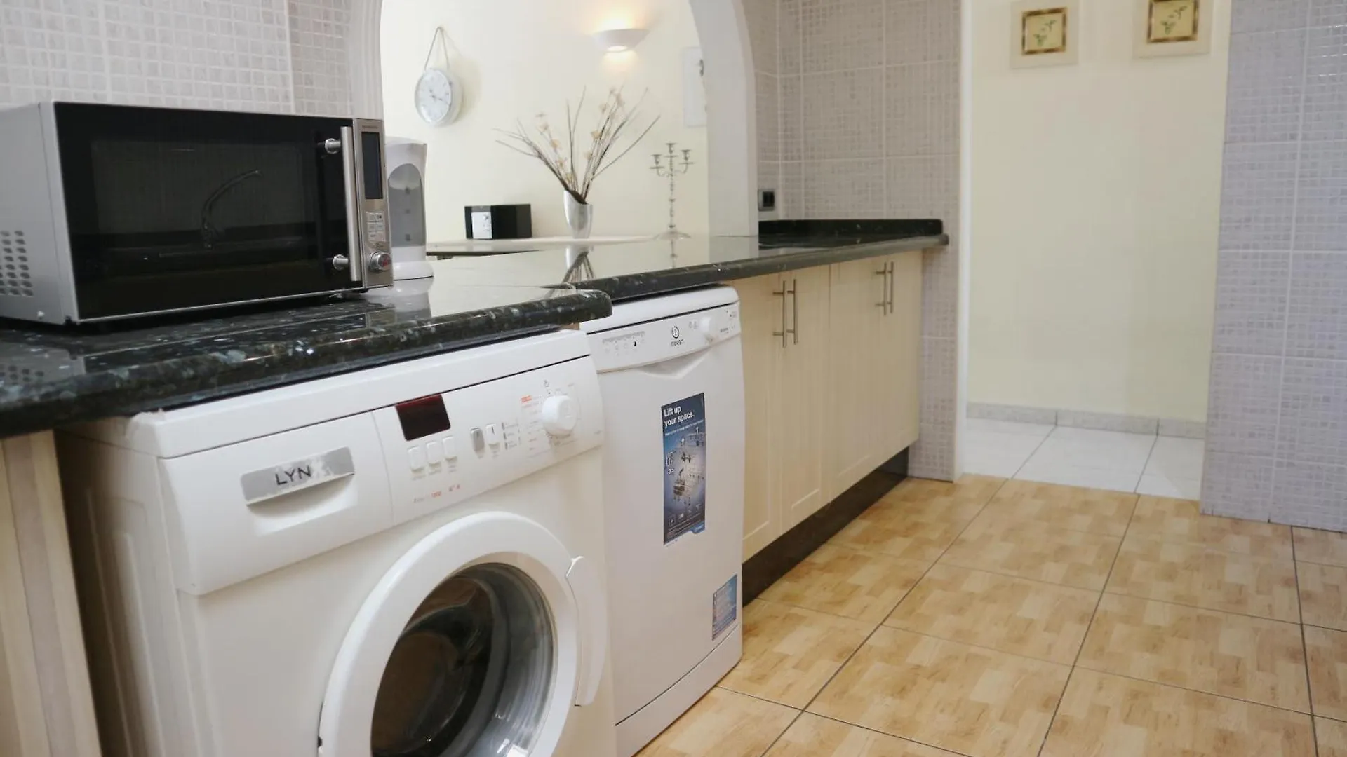 Sunny Villa Holiday Home Адехе